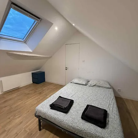 Large Renovated 5 Bedroom And Spacious Apartment *