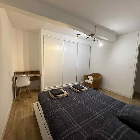 Apartment Large Renovated 5 Bedroom And Spacious *