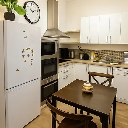 Large Renovated 5 Bedroom And Spacious Apartment *